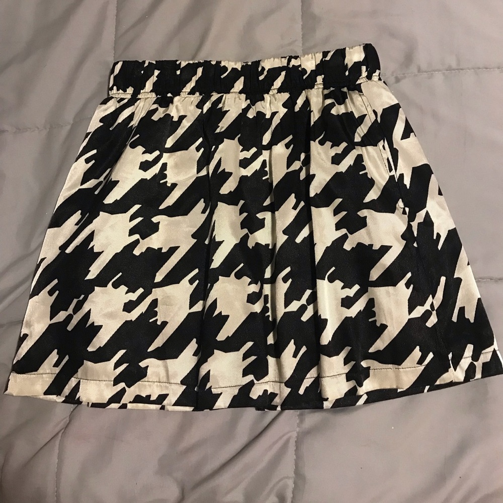 Beautiful Skater Skirt Small Lined With Pockets !!